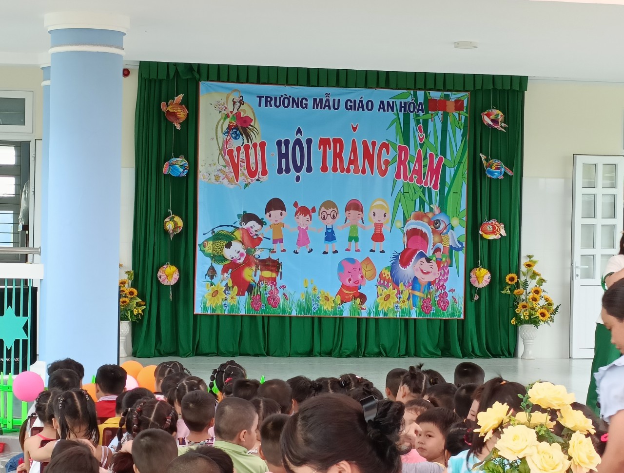 Vui hội trăng rằm của bé trường Mẫu Giáo An Hóa
